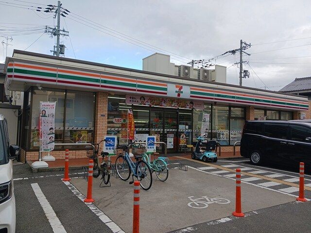 コンビニ　セブンイレブン東大阪三ノ瀬1丁（コンビニ）まで155m
