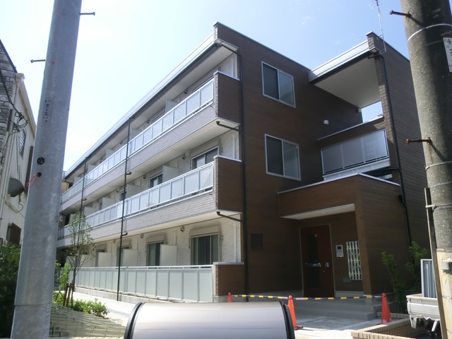 建物外観　チャコールブラウンを基調としたモダンな外観です。