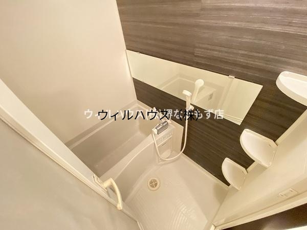 バス・シャワールーム　キレイにリフォームされています！