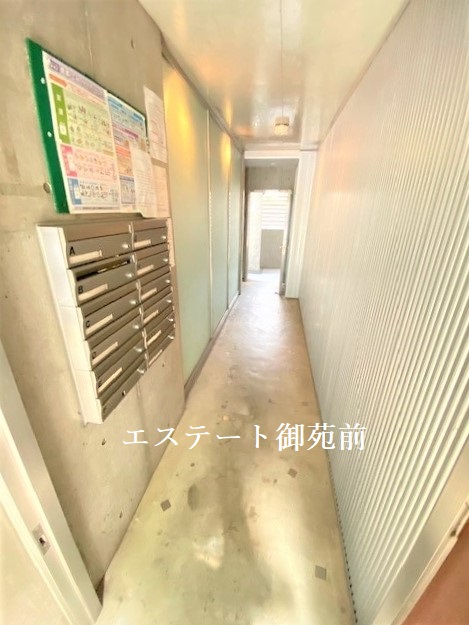 セキュリティ　オートロック・Wロック・シャッター雨戸完備。