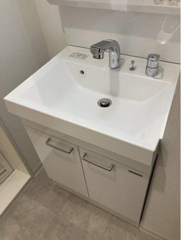 洗面設備　シャンプードレッサーの独立洗面台です。