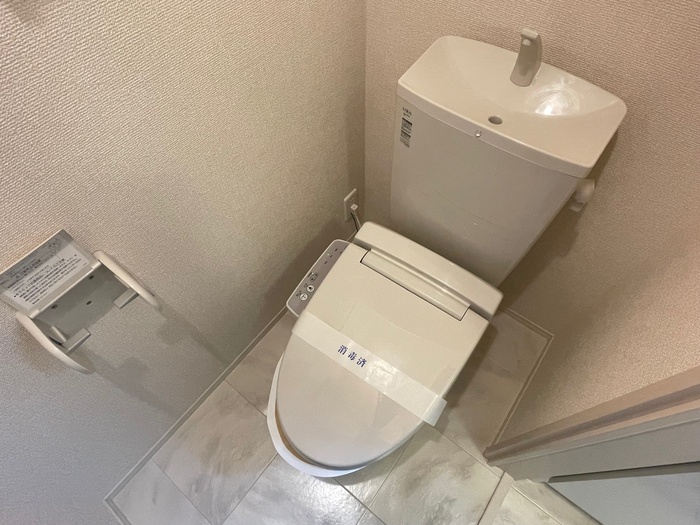 トイレ　温水洗浄暖房便座付きトイレ
