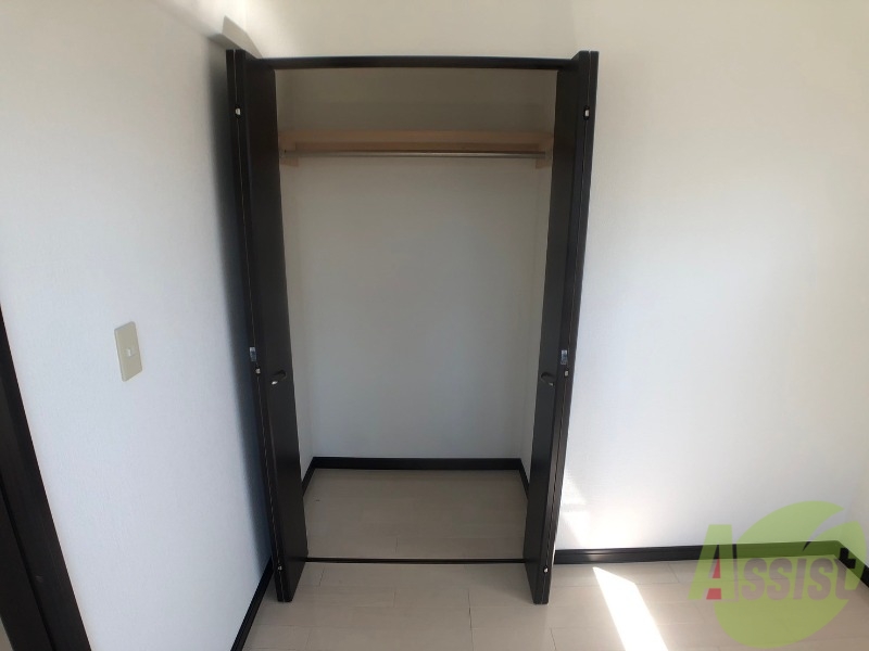 収納　寝室の収納です。部屋がすっきり片付きます。
