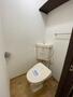 トイレ　嬉しい温水洗浄便座付きのトイレです。