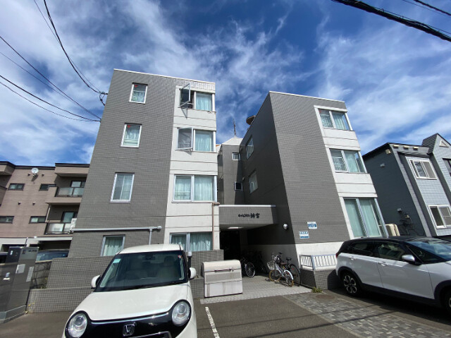 建物外観　札幌市中央区北３条西「キャピタル神宮」