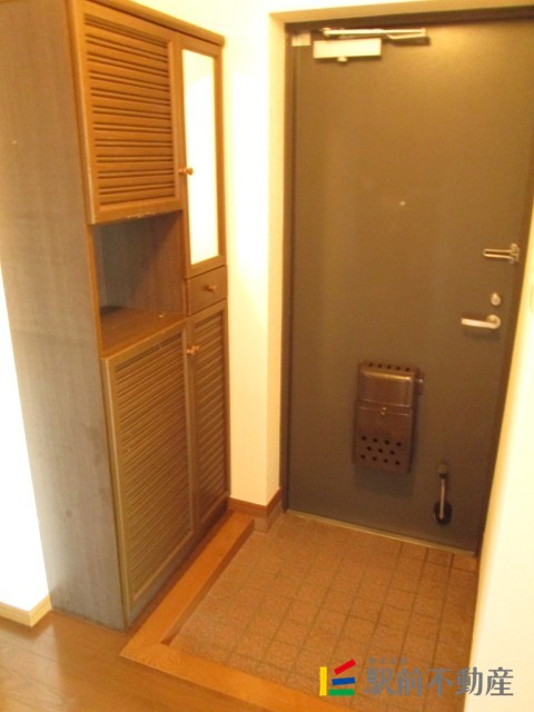 玄関　同型タイプの写真です。