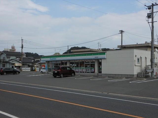 コンビニ　ファミリーマート水巻中央店（コンビニ）まで520m