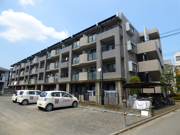 建物外観　オートロック付きの綺麗なエントランス