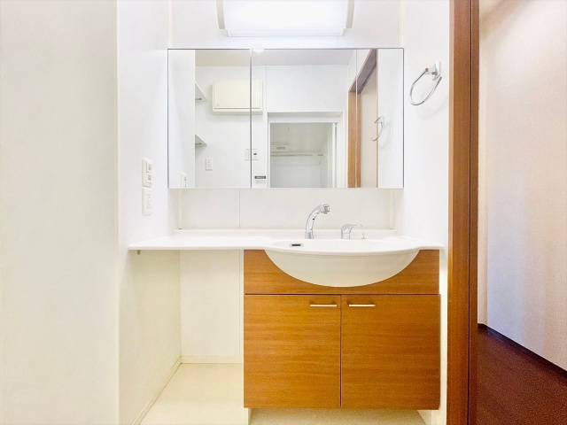 洗面設備　同一建物内１０２号室内装写真転載