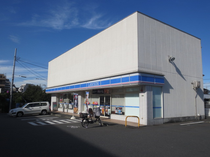 コンビニ　ローソン　足立扇三丁目店（コンビニ）まで427m