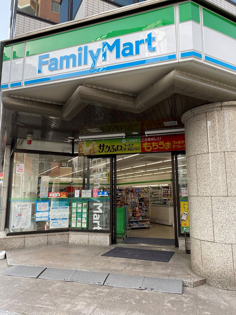 コンビニ　ファミリーマート 博多古門戸町店（コンビニ）まで102m