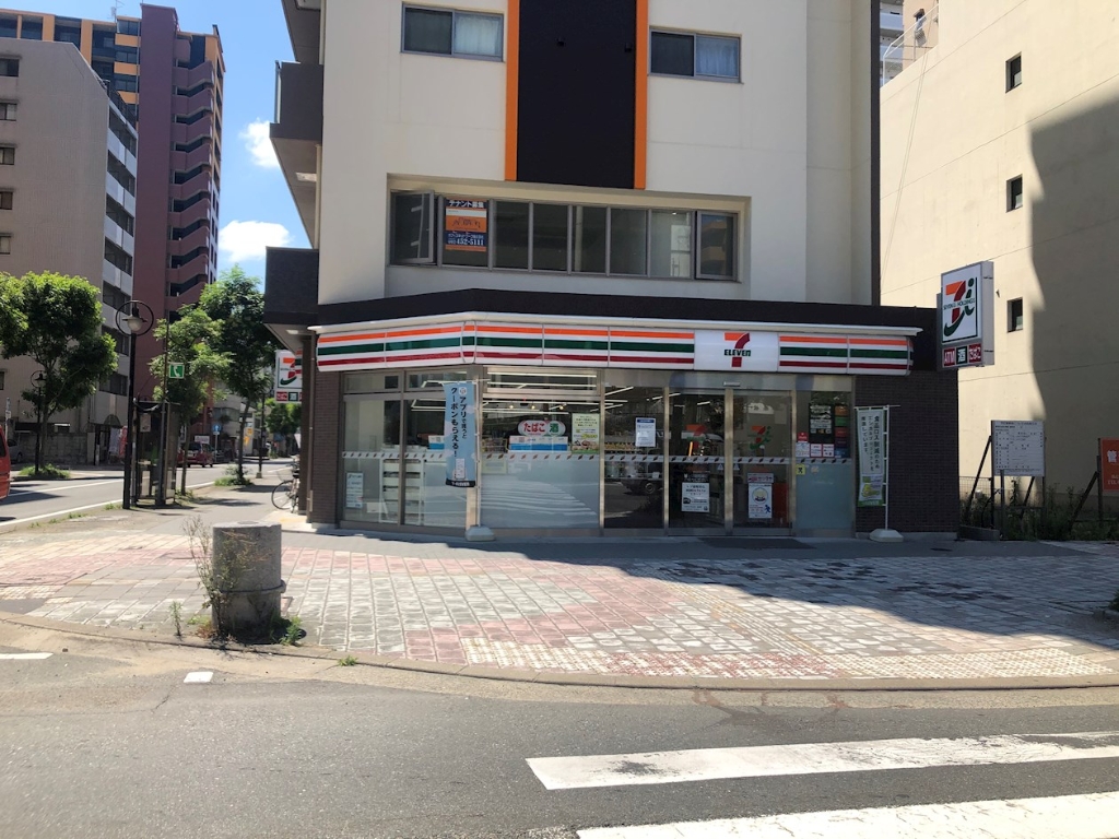 コンビニ　セブンイレブン 福岡築港本町店（コンビニ）まで336m