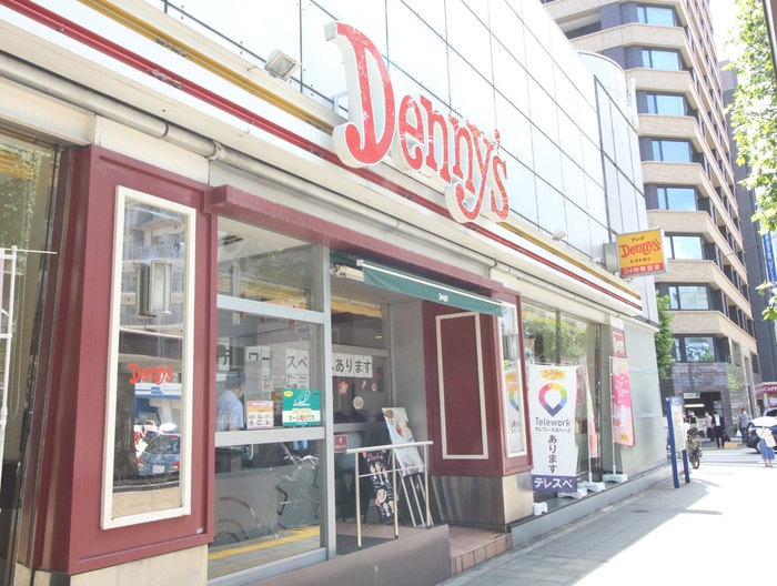 飲食店　デニーズ（飲食店）まで445m