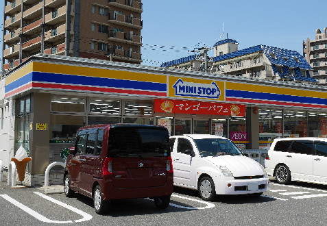 コンビニ　【ミニストップ門司港レトロ店】（コンビニ）まで151m