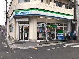 コンビニ　ファミリーマート草津駅東口店（コンビニ）まで499m