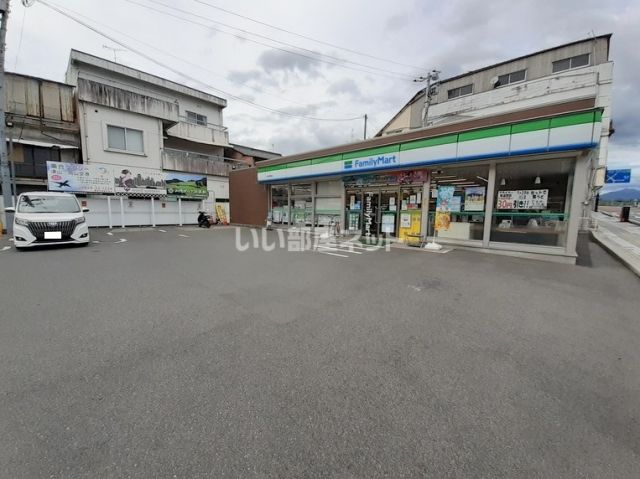 コンビニ　ファミリーマート津山駅前店（コンビニ）まで1076m