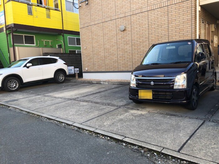 駐車場　駐車スペースもあります☆