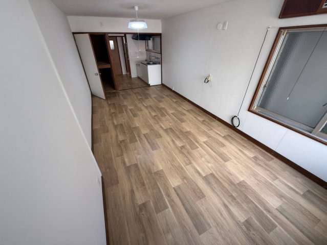 加茂4丁目戸建の居間写真