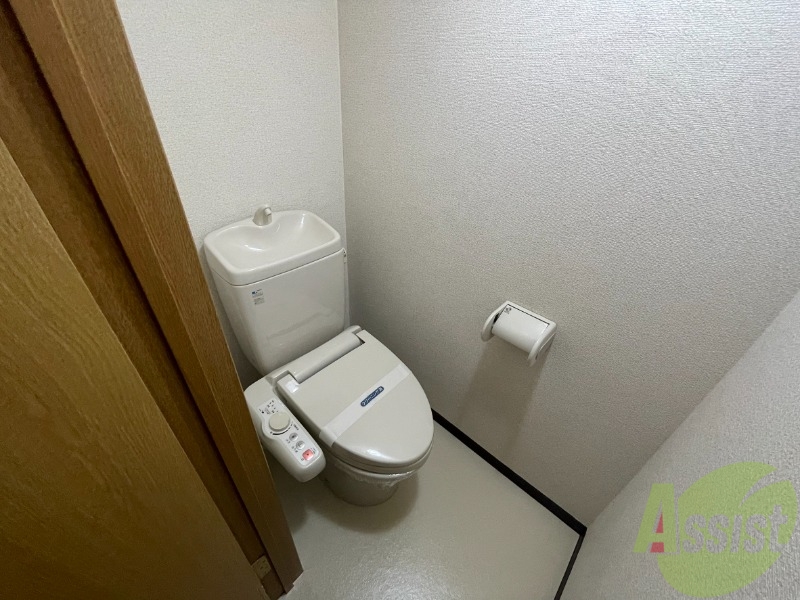 トイレ　トイレはシャワー付きトイレで、キレイです
