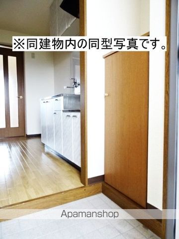 ＪＲ東海道本線 浜松駅 バス乗車時間：9分 最寄りバス停で下車 徒歩4分 5階建 築21年の玄関写真