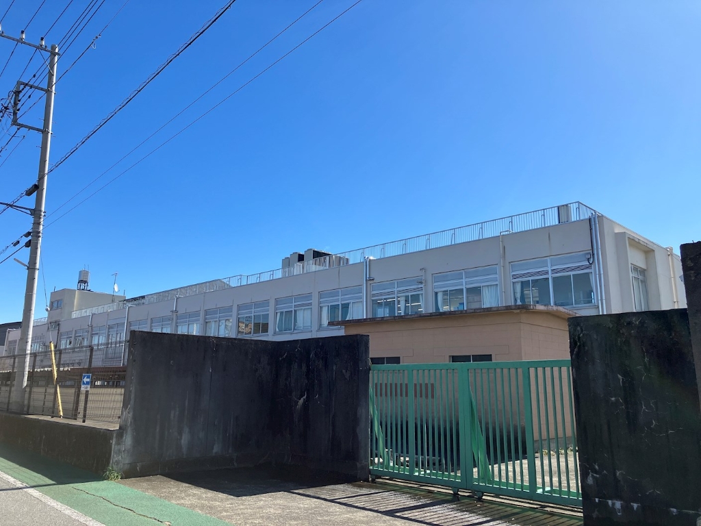 小学校　国立宇都宮大学教育学部附属小学校（小学校）まで263m