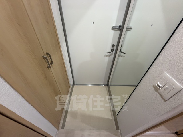 グレース二条城北の玄関写真