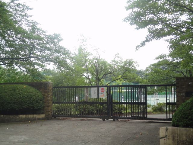 中学校　長房中学校（中学校）まで396m