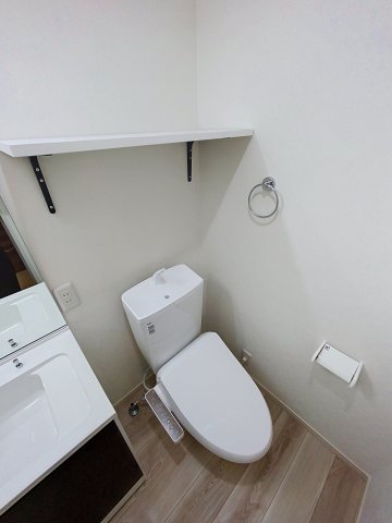 QUIET CRAB HOUSE mix生麦のトイレ写真