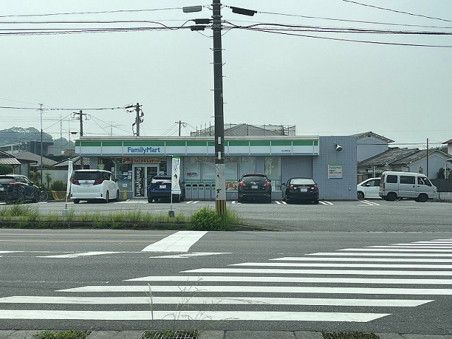 コンビニ　ファミリーマート 大分津守店（コンビニ）まで900m
