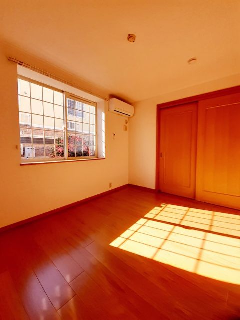 アンソレイエ Aの居間写真