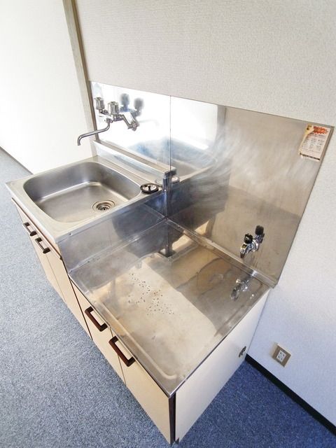西武拝島線 武蔵砂川駅 徒歩16分 2階建 築41年のキッチン写真