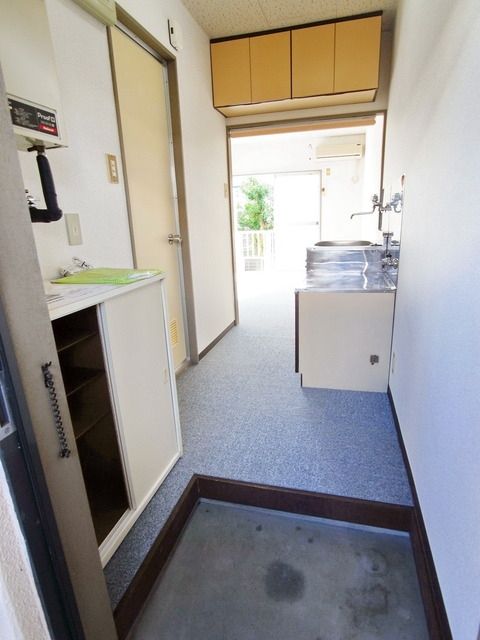 西武拝島線 武蔵砂川駅 徒歩16分 2階建 築41年の玄関写真