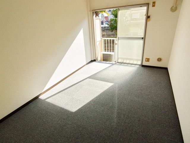 西武拝島線 武蔵砂川駅 徒歩16分 2階建 築41年の居間写真
