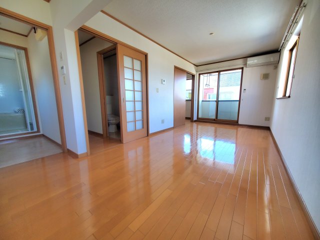 フロンティアの居間写真