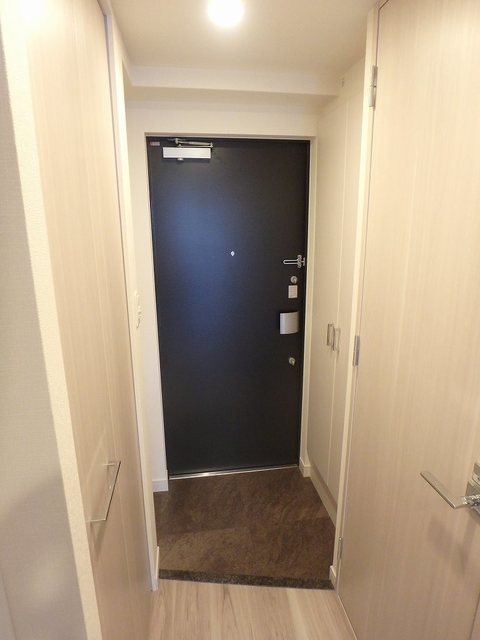 プレサンス塚本グランゲートの玄関写真