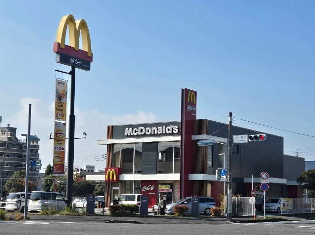 飲食店　マクドナルド３号線松崎店（飲食店）まで433m