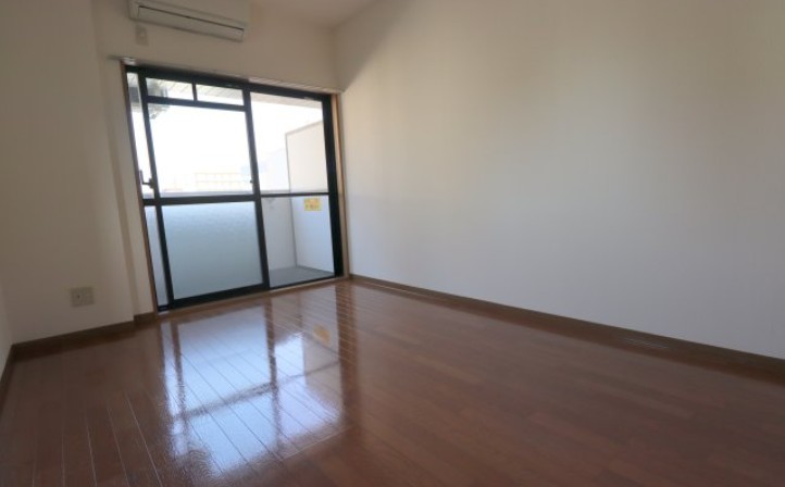 エスリード新大阪第5の居間写真