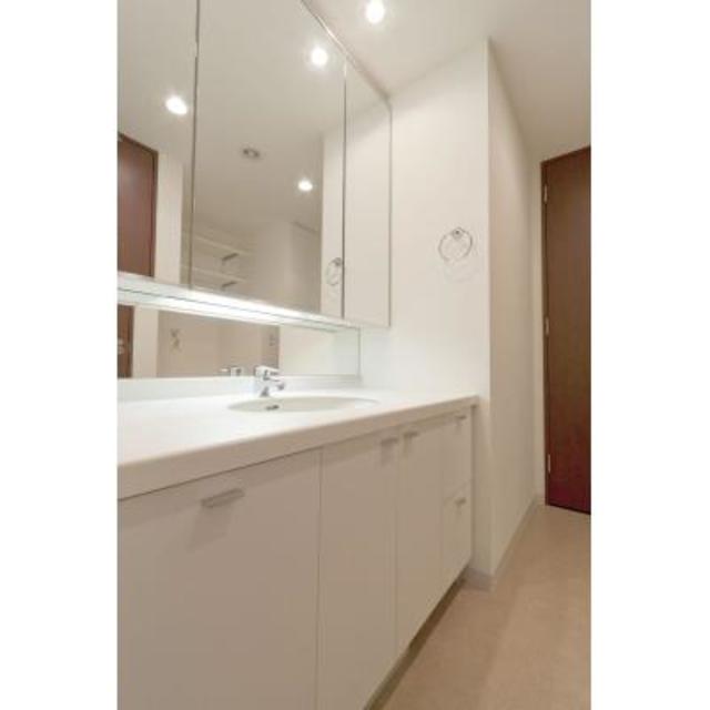 洗面設備　※写真は同タイプ住戸です。