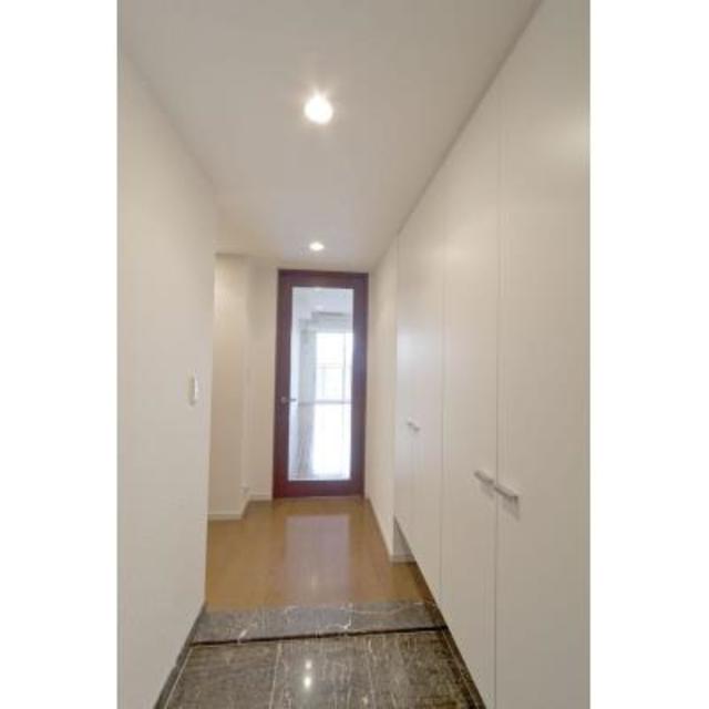 玄関　※写真は同タイプ住戸です。
