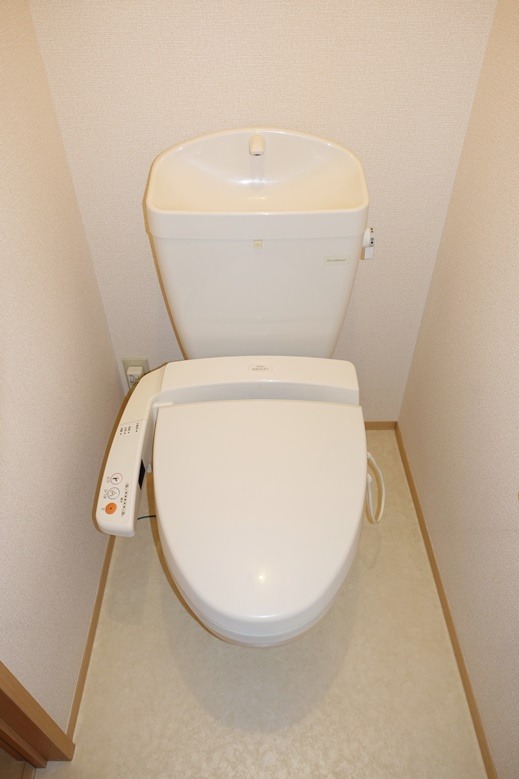 トイレ　トイレは温水洗浄便座♪