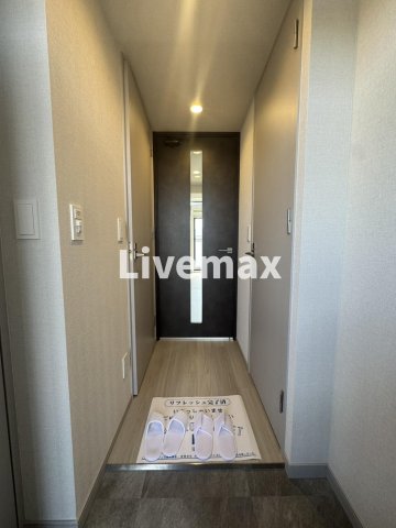 玄関　※反転タイプのお部屋になります