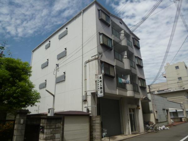 建物外観　近くのスーパー徒歩３分です
