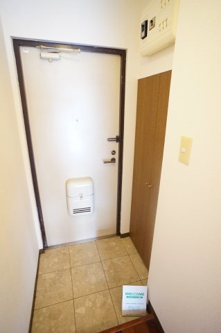 玄関　※別のお部屋の写真です