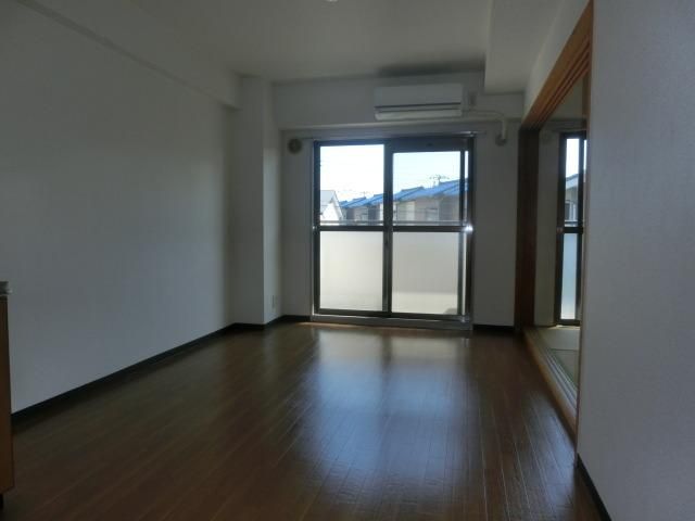 居室・リビング　広い居室