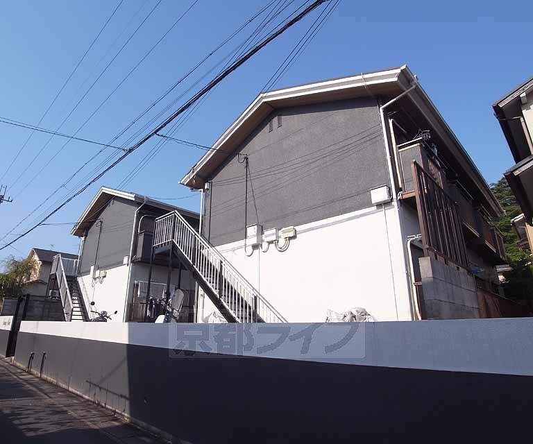 京都市左京区岩倉三宅町のアパートの建物外観