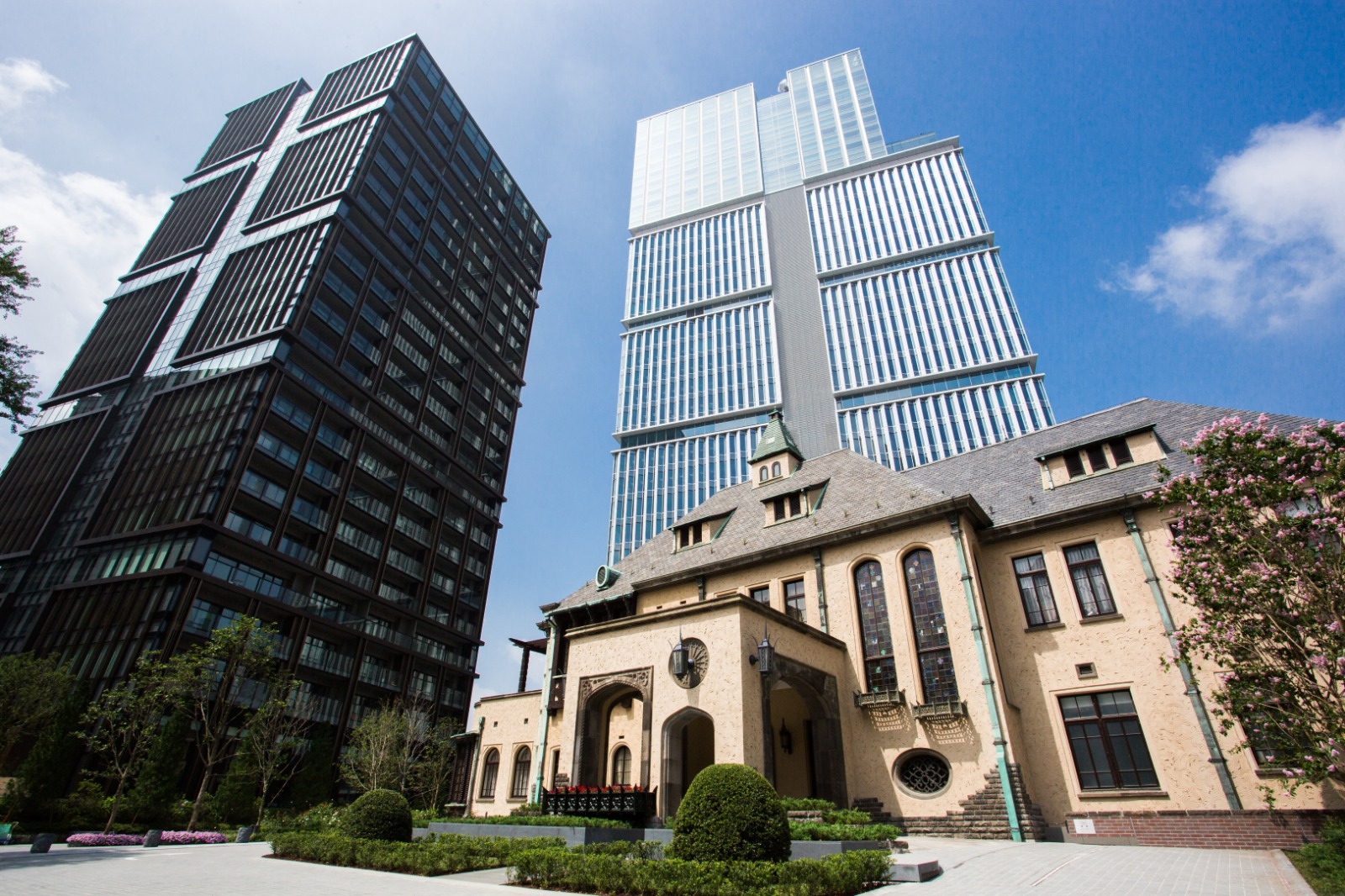 ショッピングセンター　紀尾井テラス（ショッピングセンター）まで444m