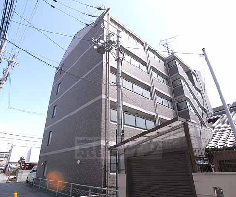 【京都市伏見区竹田桶ノ井町のマンションの建物外観】