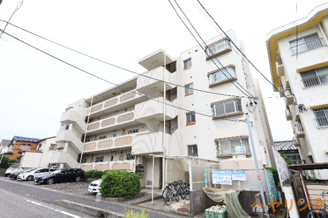 長久手市熊田のマンションの建物外観