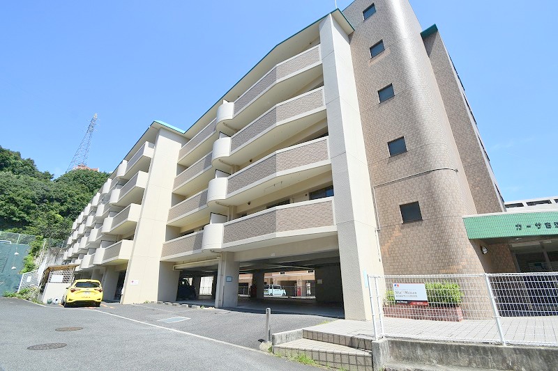広島市西区古江上のマンションの建物外観