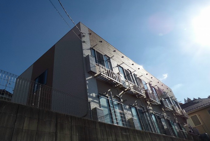 広島市南区北大河町のアパートの建物外観
